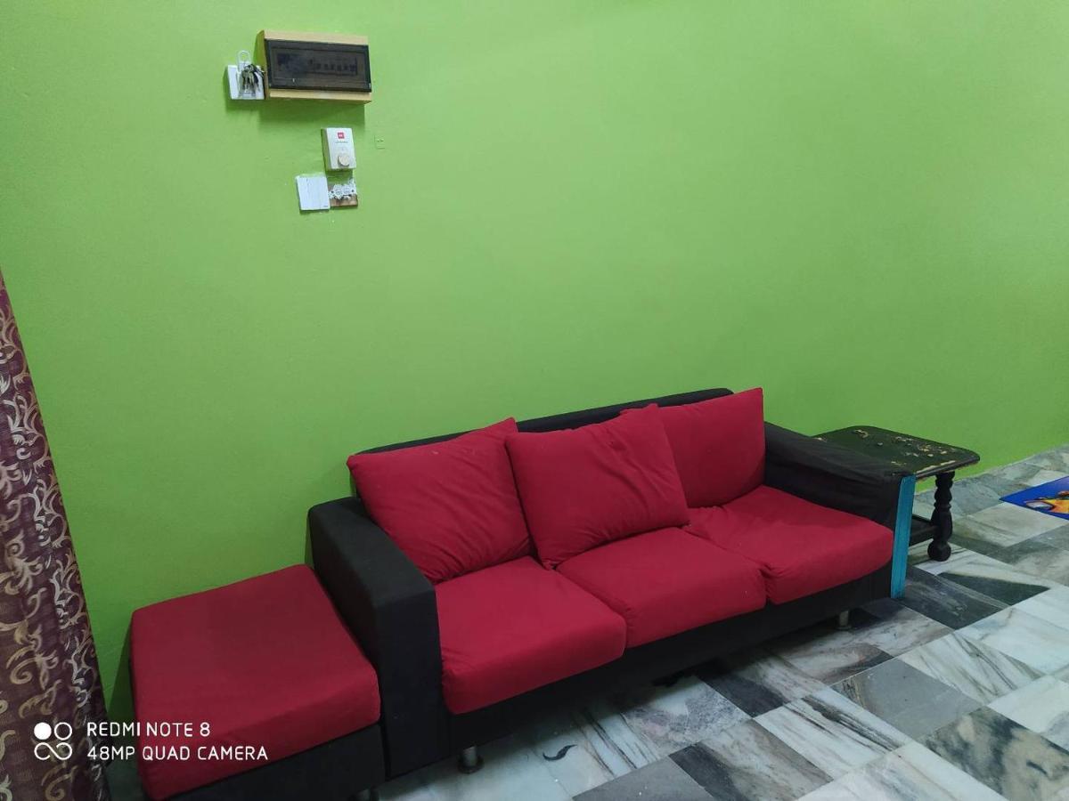 Homestay D' Tengah Bandar クアラ・ロンピン エクステリア 写真